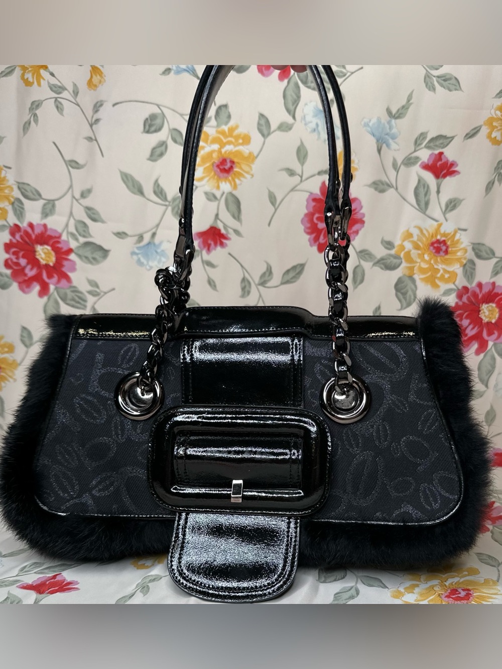 BEBE | y2k | BLACK LOGO FAUX FUR TRIM SHOULDER BAG | CHAIN STRAPS